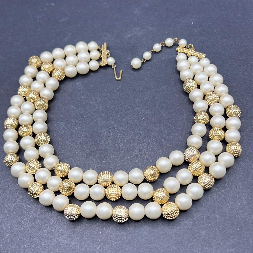 Vintage Hong Kong white and gold beaded necklace